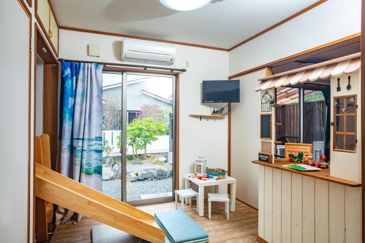 子供部屋のある一棟貸切り 奄宿り Amayadori Амами Экстерьер фото